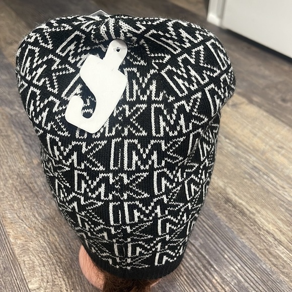 Michael Kors reversible hat - Picture 4 of 7